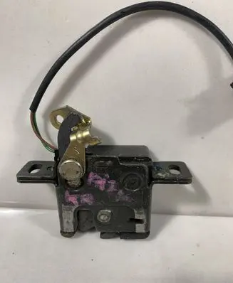 Audi A4 S4 B5 8D Tailgate/trunk/boot lock/catch/latch 4A9827506C