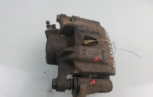 Toyota Avensis T220 Rear brake caliper 