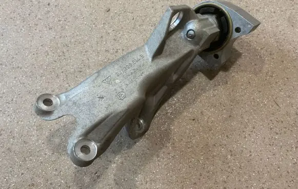 Porsche Taycan 9J1 Engine mounting bracket 9J1399514B 9J1301316