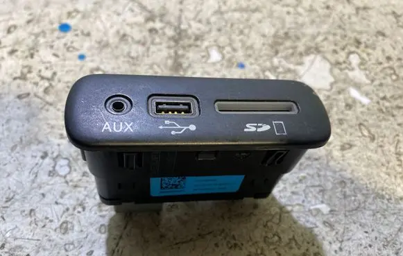 Dodge Challenger USB socket connector 68206384AC 33169193 0228164929