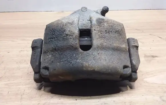 Skoda Superb B6 (3T) Front brake caliper