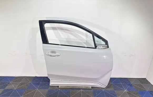 Toyota C-HR I Front door 