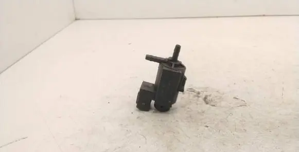 BMW 5 E39 Turbo solenoid valve 72234100 1742712 03T241