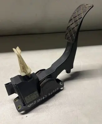 Volkswagen Golf IV Accelerator throttle pedal 0281002342 1J1721503K 084215501YB3