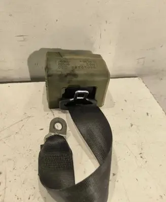Audi A3 S3 8P Rear seatbelt 33040488