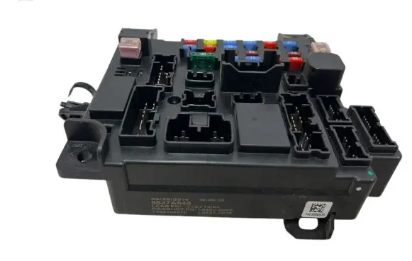 Peugeot 4008 Fuse module 8637A646 7423008570 L8637002A