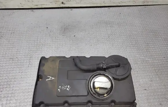 Volkswagen Touran I Rocker cam cover 03G103475
