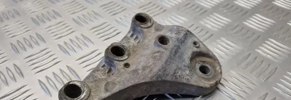Skoda Fabia Mk1 (6Y) Engine mounting bracket