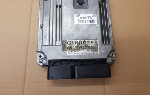 Audi A5 8T 8F Engine control unit/module 8K2907115AE 8K2907115L 0261S06181