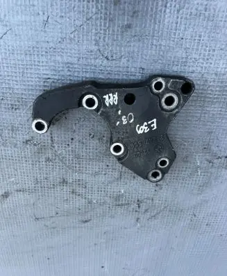 BMW 5 E39 Power steering pump mounting bracket 2247556