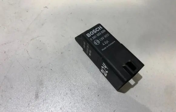 Volkswagen PASSAT B6 Glow plug pre-heat relay 038907281D