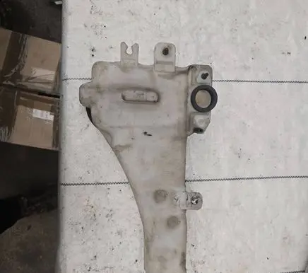 Windshield washer fluid reservoir/tank