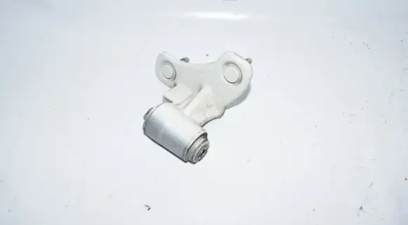 Mercedes-Benz C W204 Front door upper hinge 2047201737