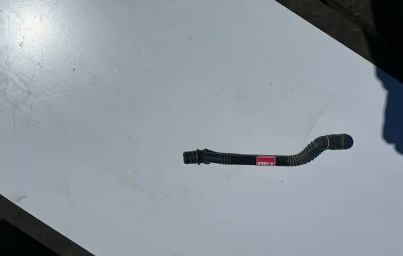 Audi A1 Breather/breather pipe/hose 6R0129637