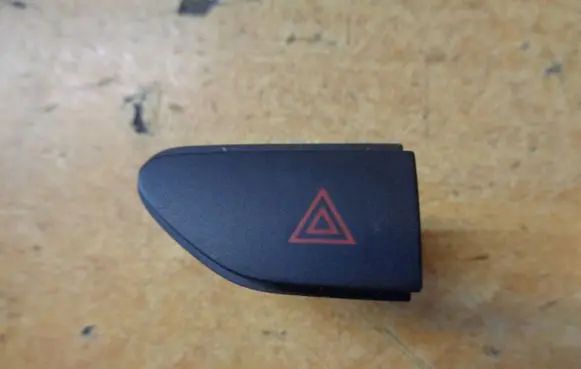Renault Clio IV Hazard light switch 252907372R