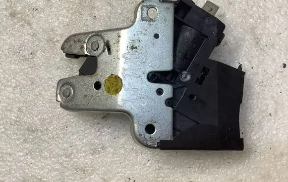 Volkswagen Jetta V Tailgate/trunk/boot lock/catch/latch 4F5827505D