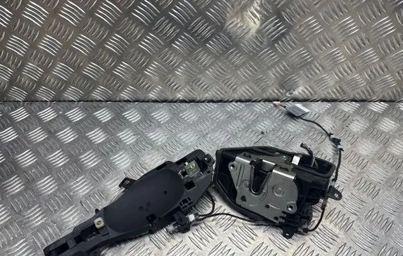 BMW X1 E84 Front door lock A053702 7202145