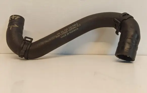 Skoda Yeti (5L) Engine coolant pipe/hose 5Q0122096E