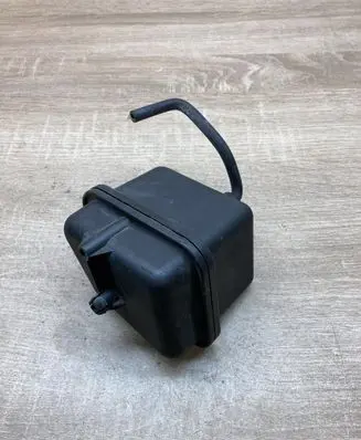 Volkswagen PASSAT B6 Vacuum air tank 03G129808