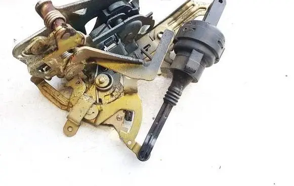 Mercedes-Benz C W202 Rear door lock 2027300535