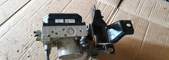 Nissan Leaf I (ZE0) ABS Pump TD8405 E28010457