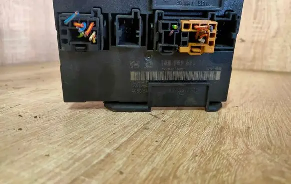 Volkswagen Touran I Comfort/convenience module