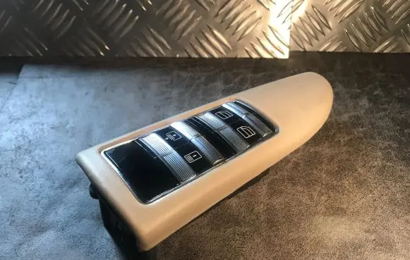 Mercedes-Benz S W221 Electric window control switch A2218214751
