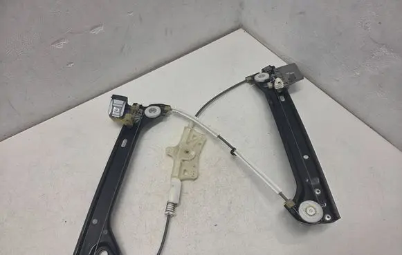Mercedes-Benz CLA C117 X117 W117 Front window lifting mechanism without motor A1177220170
