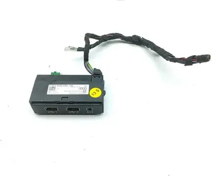 Audi A5 AUX in-socket connector 8W0035736
