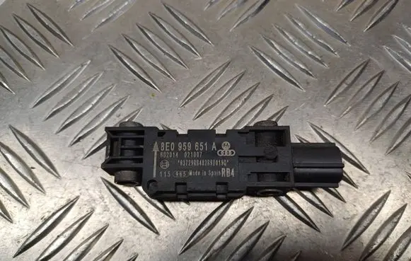 Audi A4 S4 B7 8E 8H Airbag deployment crash/impact sensor 8E0959651A