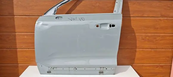 Volvo C40 Front door