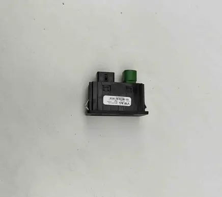 Volkswagen PASSAT B8 USB socket connector 5G0035222