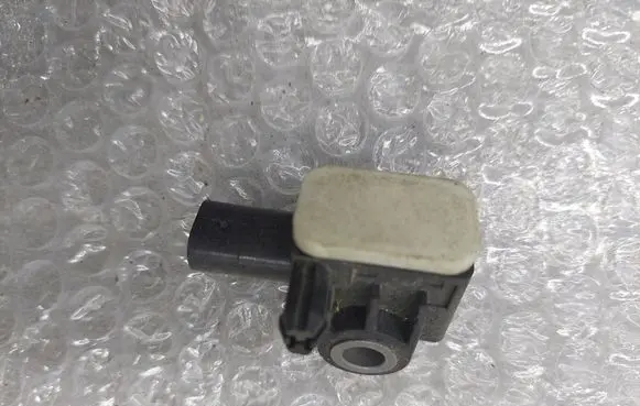 Mercedes-Benz CLA C117 X117 W117 Airbag deployment crash/impact sensor A1668210151