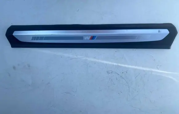 BMW 8 G15 Front sill trim cover 8076405