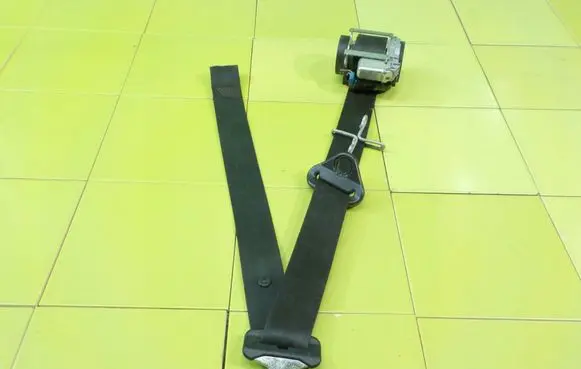 Renault Megane III Front seatbelt PRZOD XP122