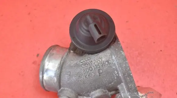 Audi A4 S4 B5 8D Throttle body valve 8D0145950C