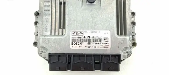 Ford Focus Engine control unit/module 8M5112A650LB 0281011701