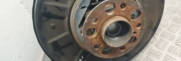 Mercedes-Benz CLS C218 X218 Rear wheel hub A2125460543