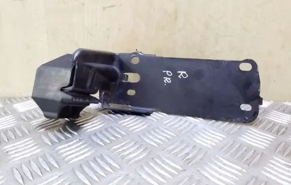 Radiator mount bracket