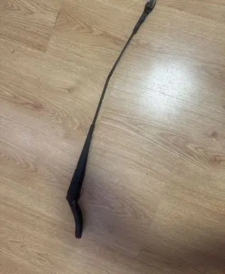 Peugeot 207 Front wiper blade arm