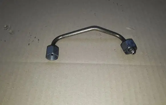Volkswagen Touareg I Fuel injector supply line/pipe NOCODE