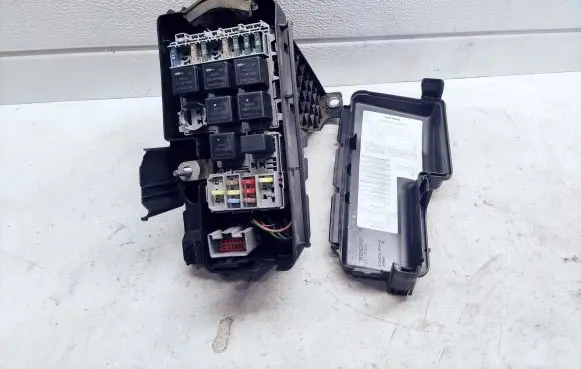 Volvo V70 Fuse box set 30650936 30728132