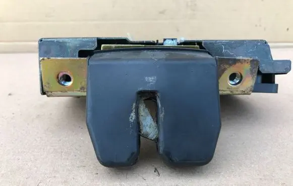 Volvo XC90 Tailgate/trunk/boot lock/catch/latch 30753071