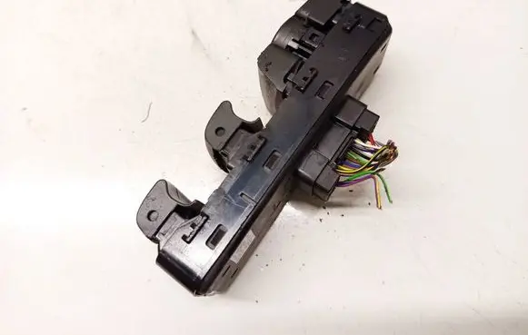 Opel Insignia B Electric window control switch 84211877 572A01