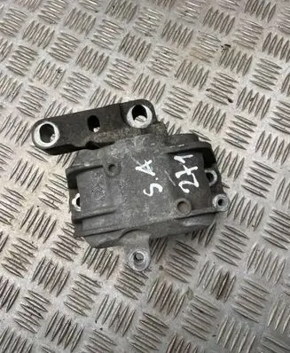 Seat Altea XL Engine mount bracket 1k0199262