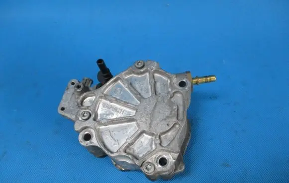 Peugeot 4007 Vacuum pump D1711A