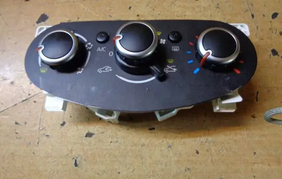 Renault Twingo III Climate control unit 70081142 00862902