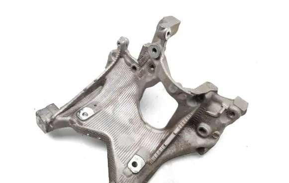 Audi A5 Engine mounting bracket 8W0399295E