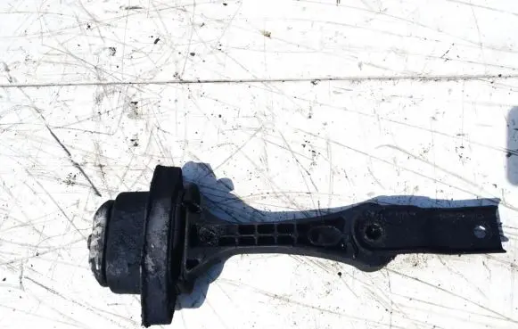 Volkswagen Golf IV Engine mount bracket