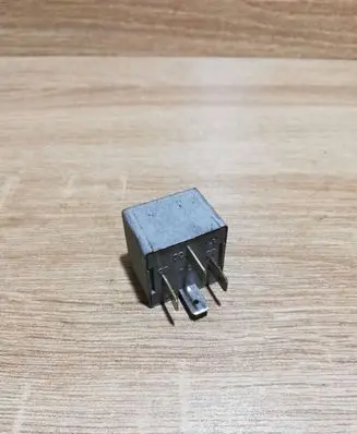 Volkswagen PASSAT B5.5 Other relay 141951253B